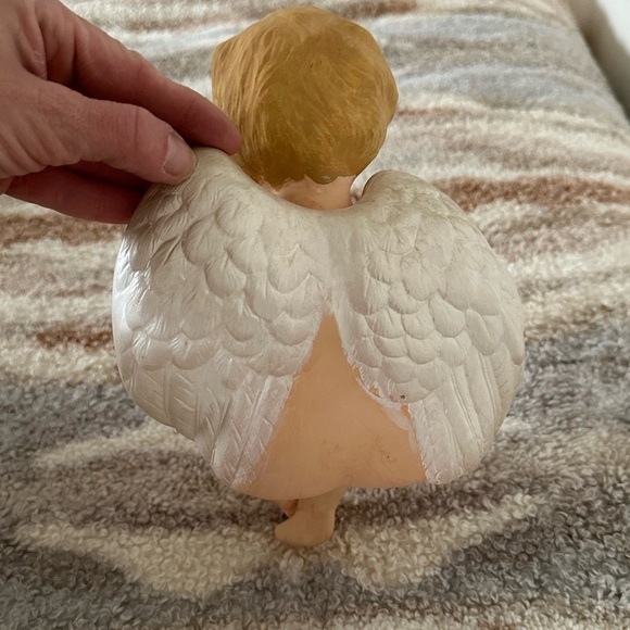 GORGEOUS Vintage Porcelain Sitting Angel Cherub with Flowers EUC - Picture 13 of 16